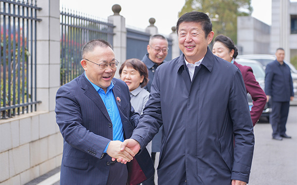 民革中央副主席谷振春一行蒞臨頂立科技調(diào)研 (1).jpg